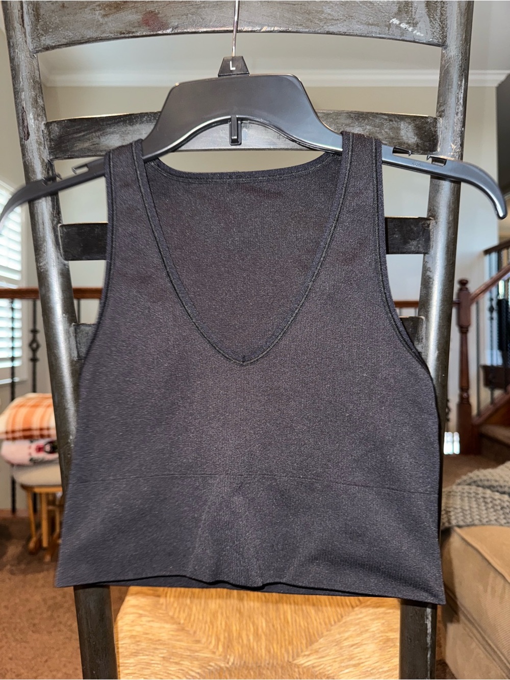 Athleta Aurora Seamless Crop Rib Tank Black Women's V-Neck Crop Tank Top